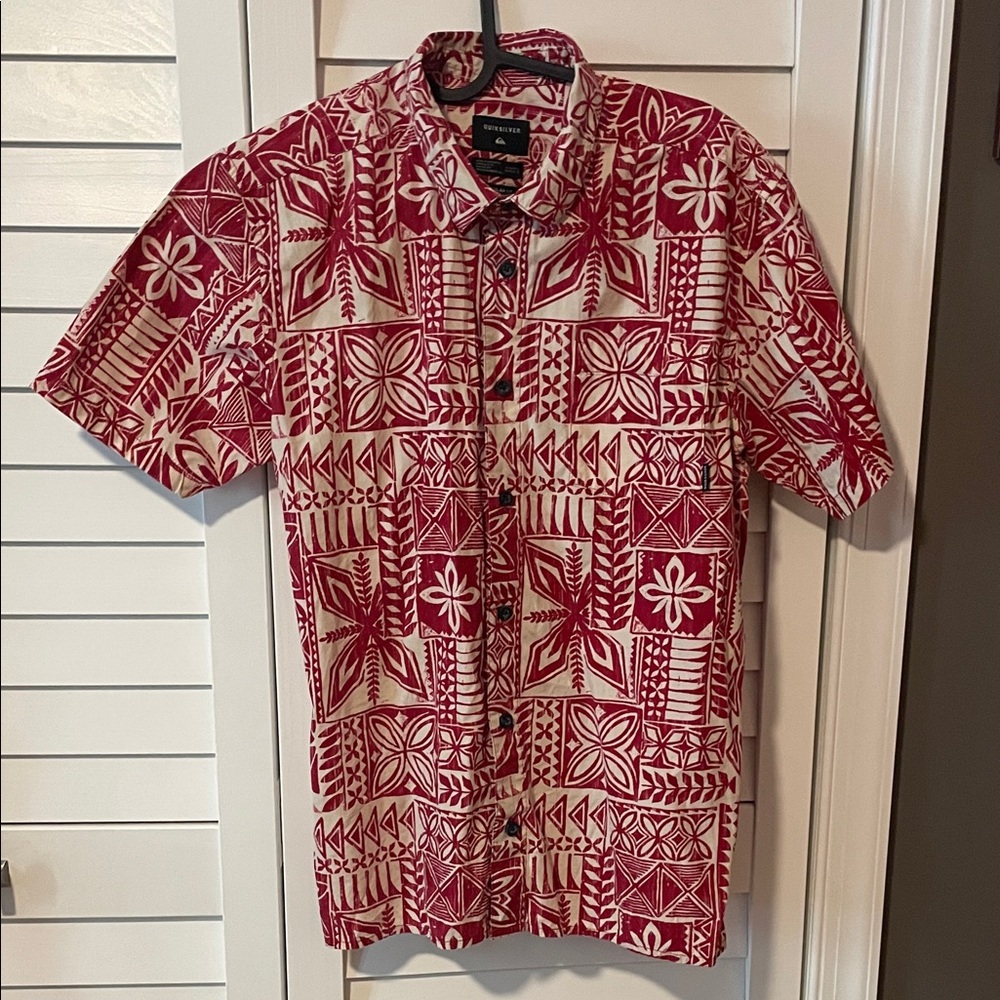 Quiksilver Red and White Patterned Button Down Aloha Shirt XL